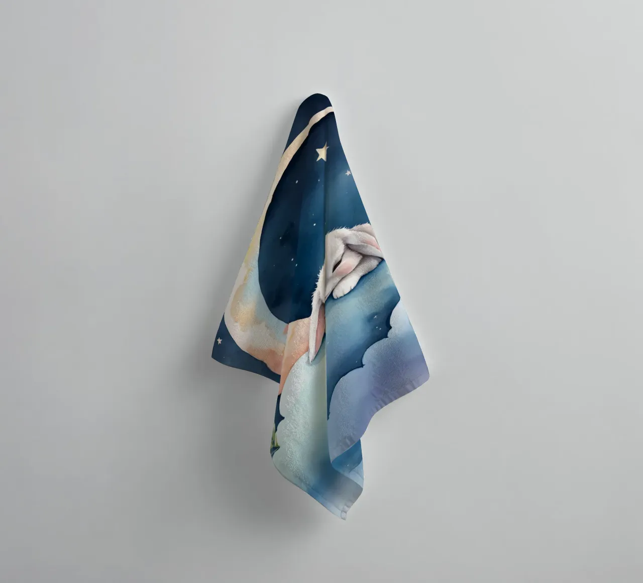 Conejo durmiendo en una nube con luna creciente y estrellas toalla de baño de DesignDoodle