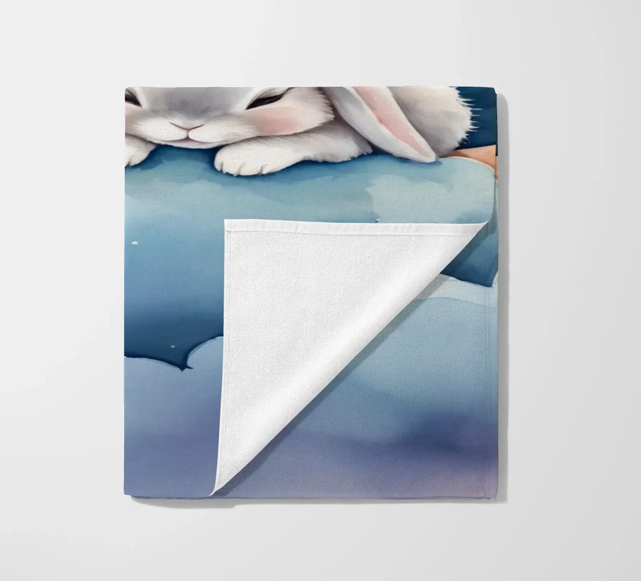 Coniglio che dorme su una nuvola con luna crescente e stelle telo mare da DesignDoodle