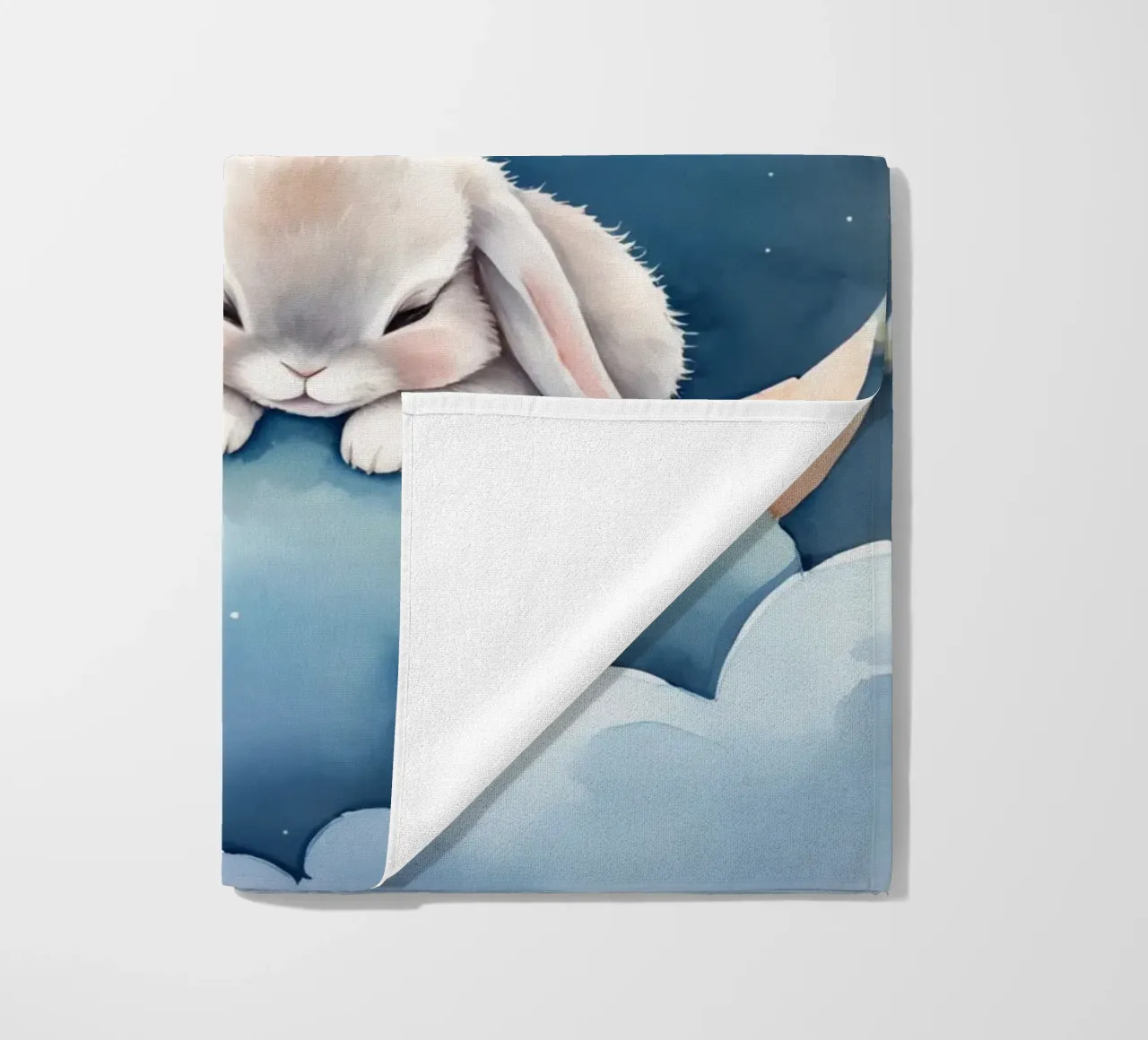 Coniglio che dorme su una nuvola con luna crescente e stelle telo mare da DesignDoodle