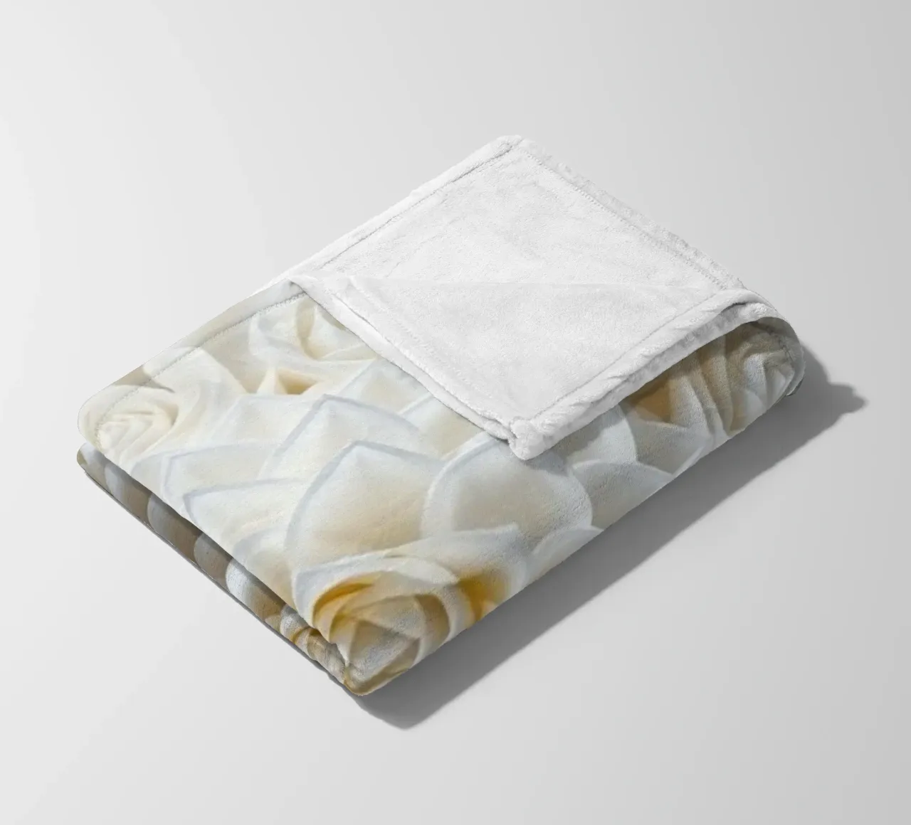 Rose bianche serene: Una composizione floreale delicata e senza tempo coperta in pile da Artistic-shop