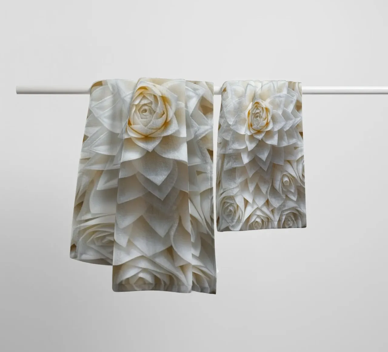 Rose bianche serene: Una composizione floreale delicata e senza tempo asciugamano da bagno da Artistic-shop