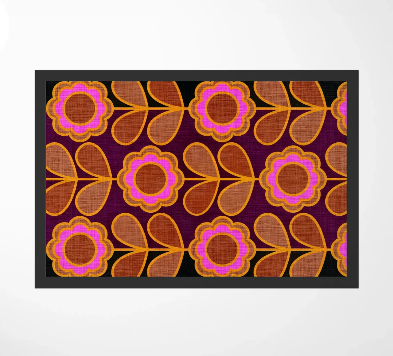 Modello Mid-Mod Daisy - Audace rosa autunnale e floreale marrone zerbino da Dominique Vari