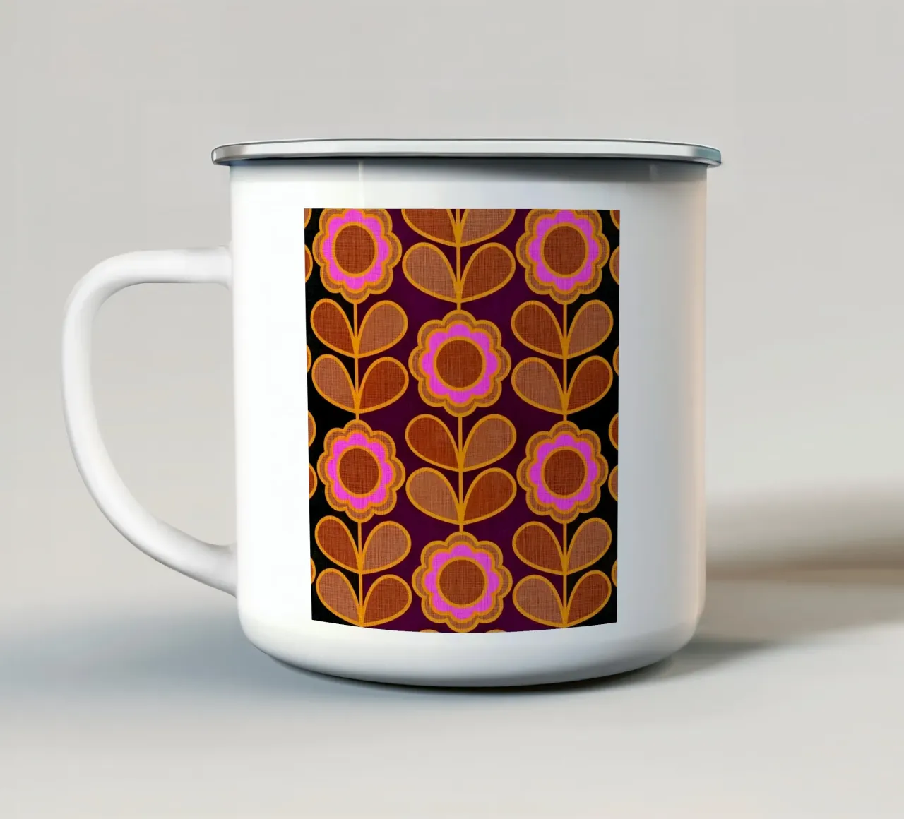 Modello Mid-Mod Daisy - Audace rosa autunnale e floreale marrone tazza in smalto da Dominique Vari