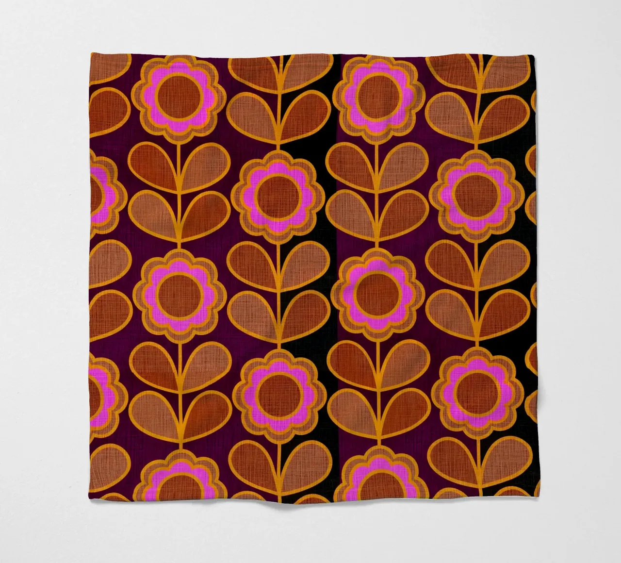 Modello Mid-Mod Daisy - Audace rosa autunnale e floreale marrone coperta in pile da Dominique Vari