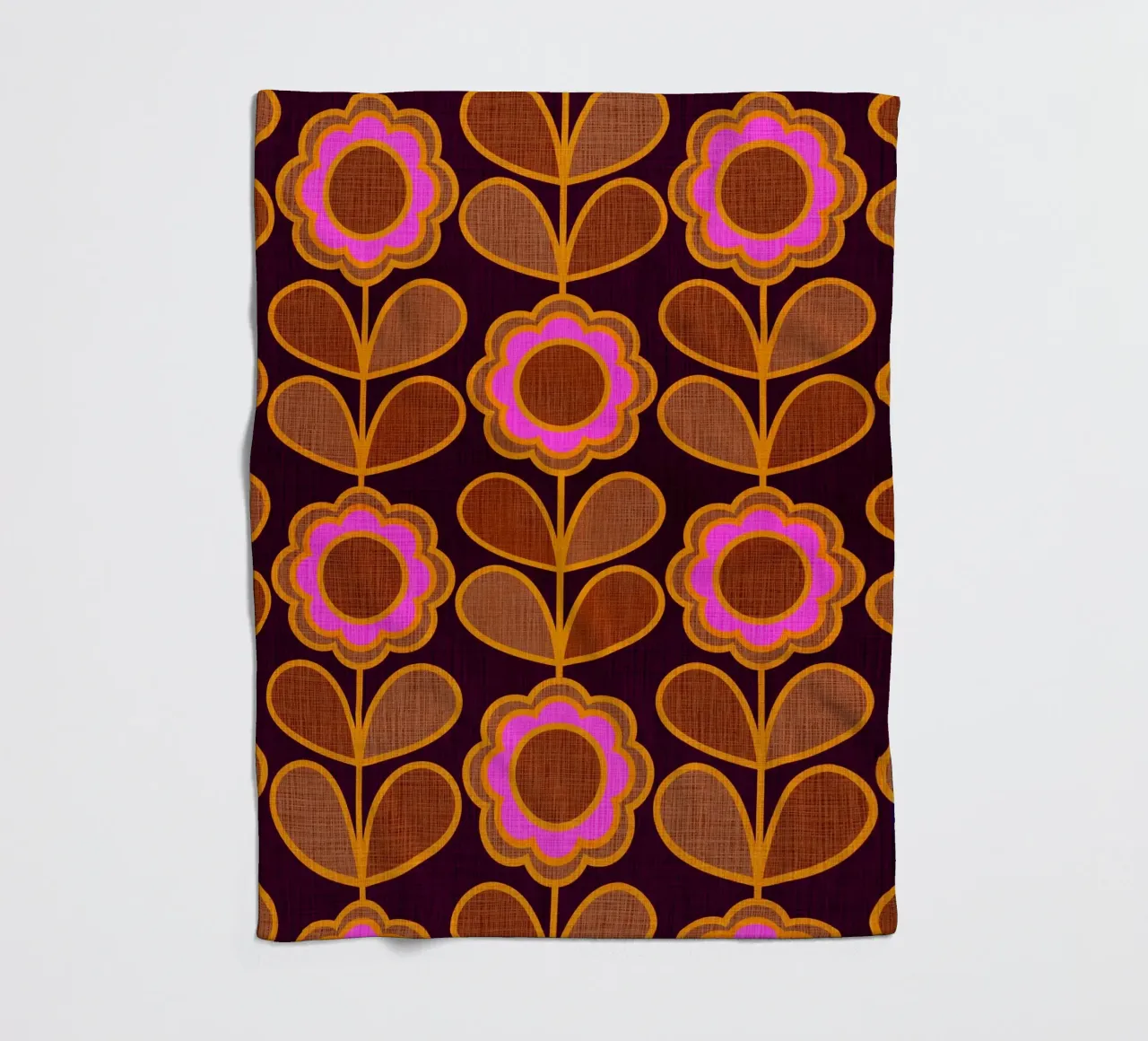 Modello Mid-Mod Daisy - Audace rosa autunnale e floreale marrone coperta in pile da Dominique Vari