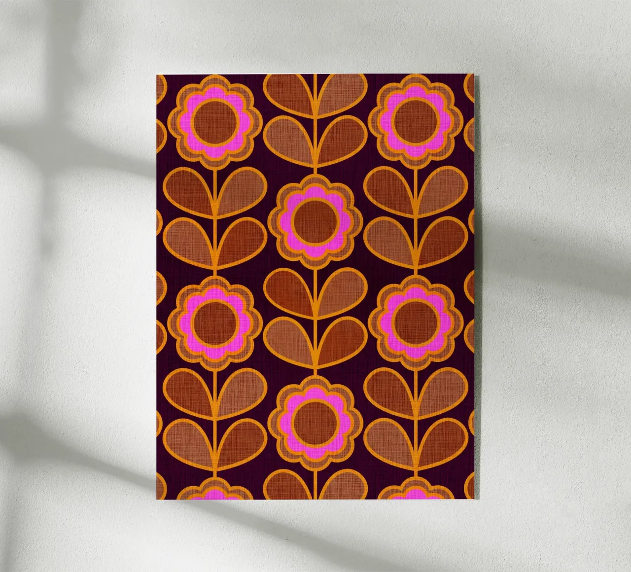 Modello Mid-Mod Daisy - Audace rosa autunnale e floreale marrone plexiglass da Dominique Vari