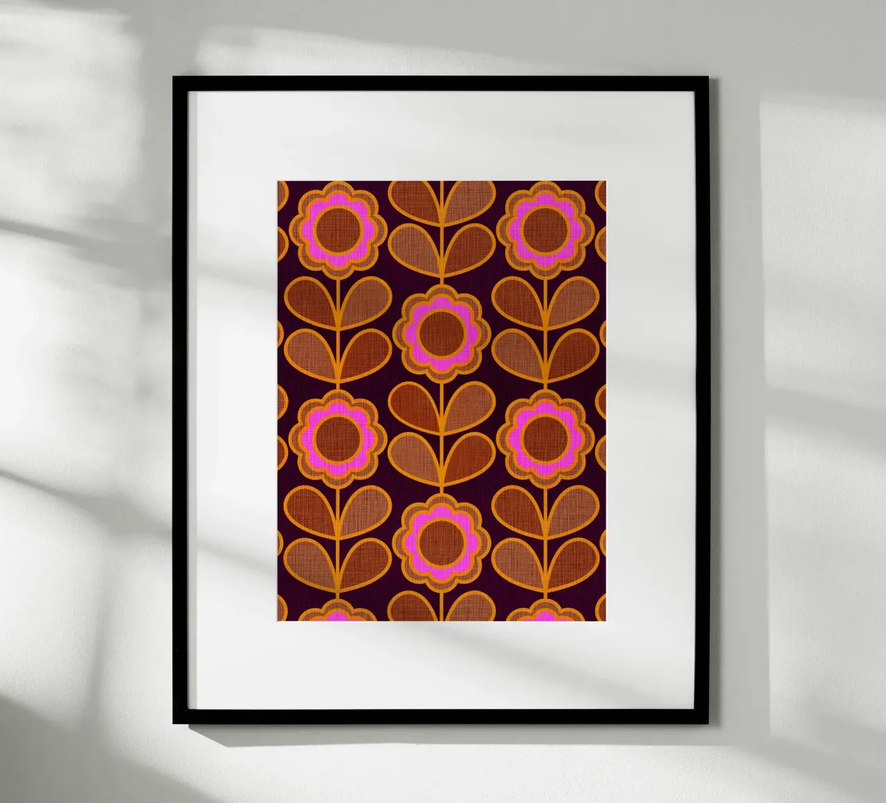 Modello Mid-Mod Daisy - Audace rosa autunnale e floreale marrone poster da Dominique Vari