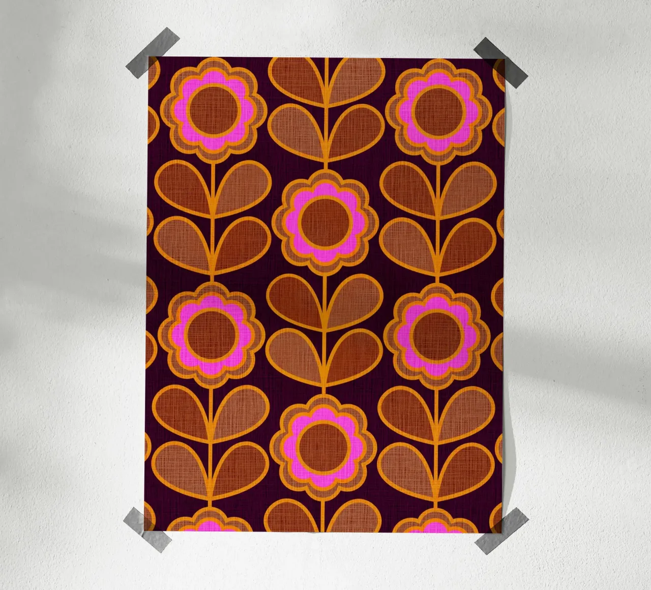 Modello Mid-Mod Daisy - Audace rosa autunnale e floreale marrone poster da Dominique Vari