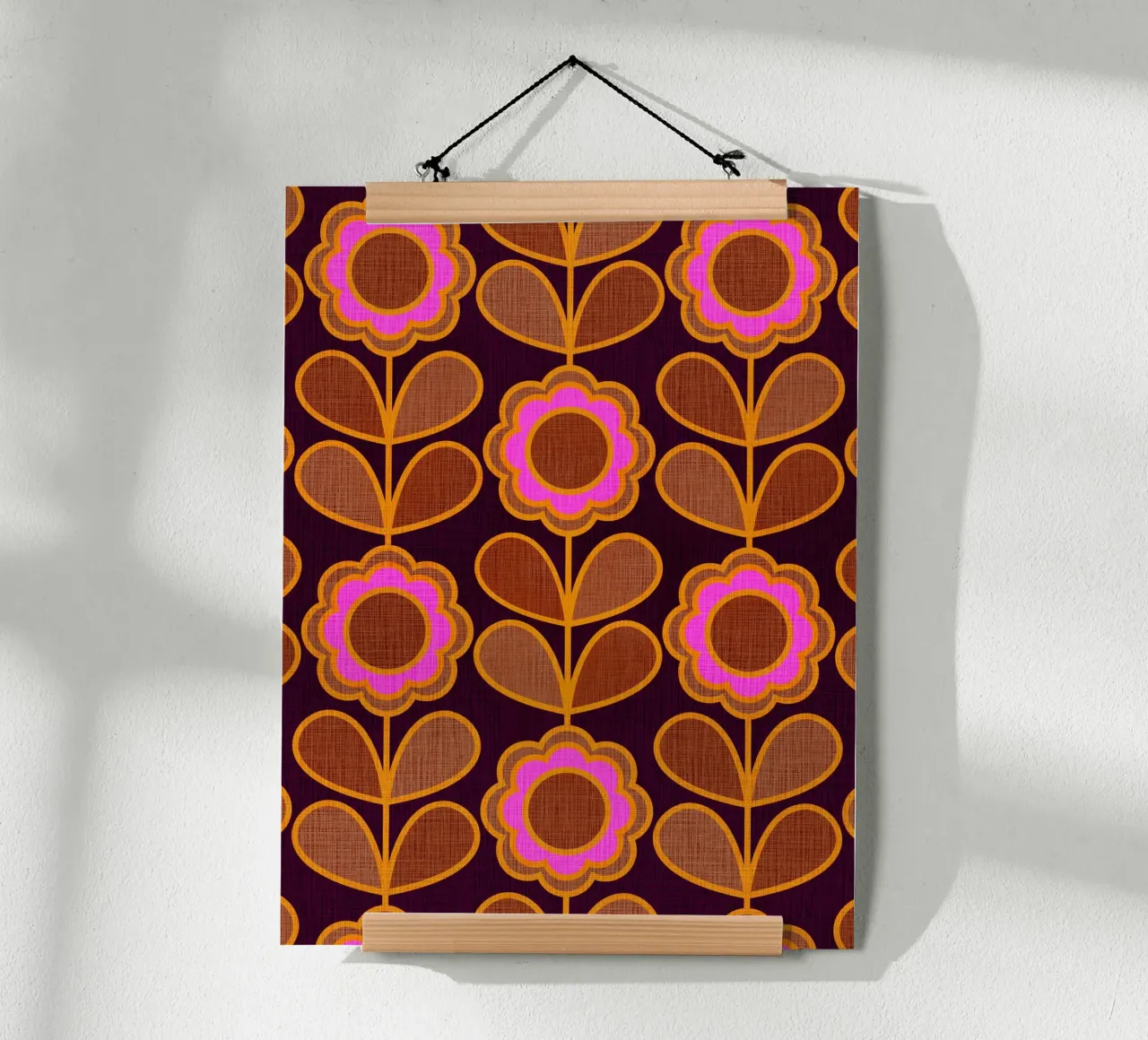 Modello Mid-Mod Daisy - Audace rosa autunnale e floreale marrone poster da Dominique Vari