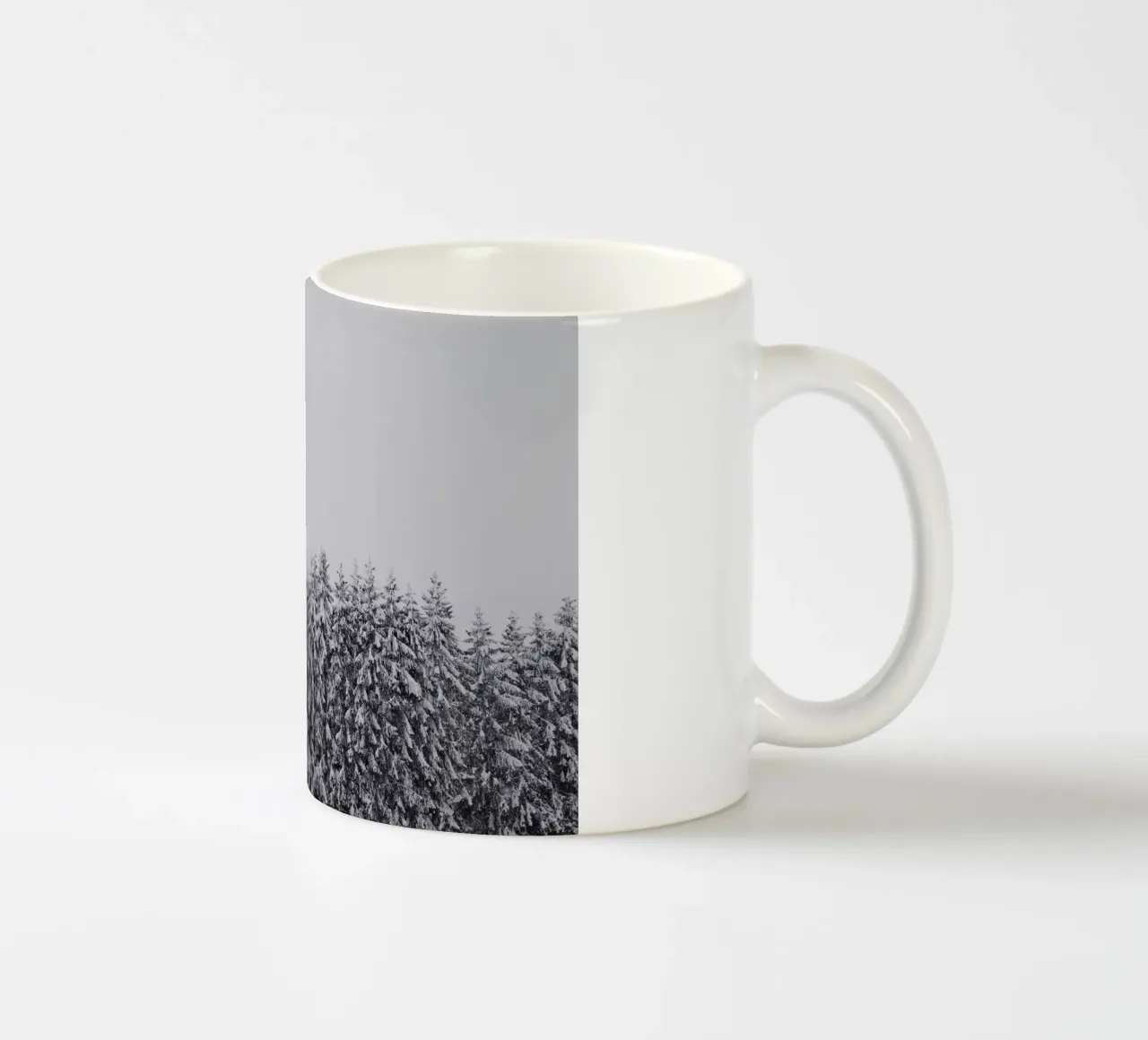 Alberi coperti di neve tazza in ceramica da Fjöllart