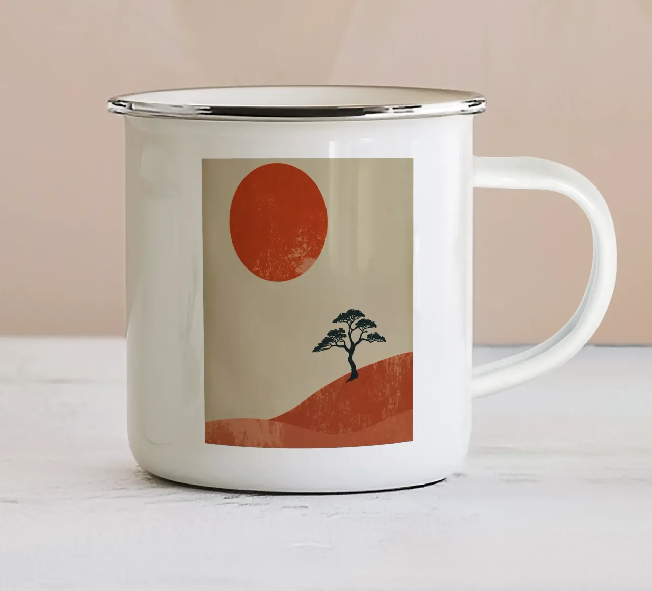 Sole rosso e albero sulle colline tazza in smalto da DesignDoodle