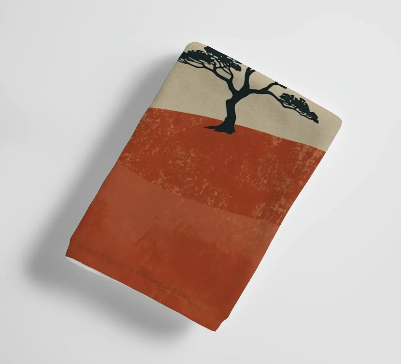 Sole rosso e albero sulle colline asciugamano da bagno da DesignDoodle