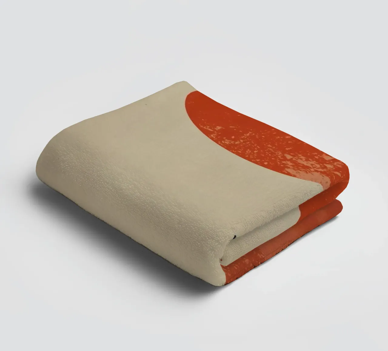 Sole rosso e albero sulle colline asciugamano da bagno da DesignDoodle