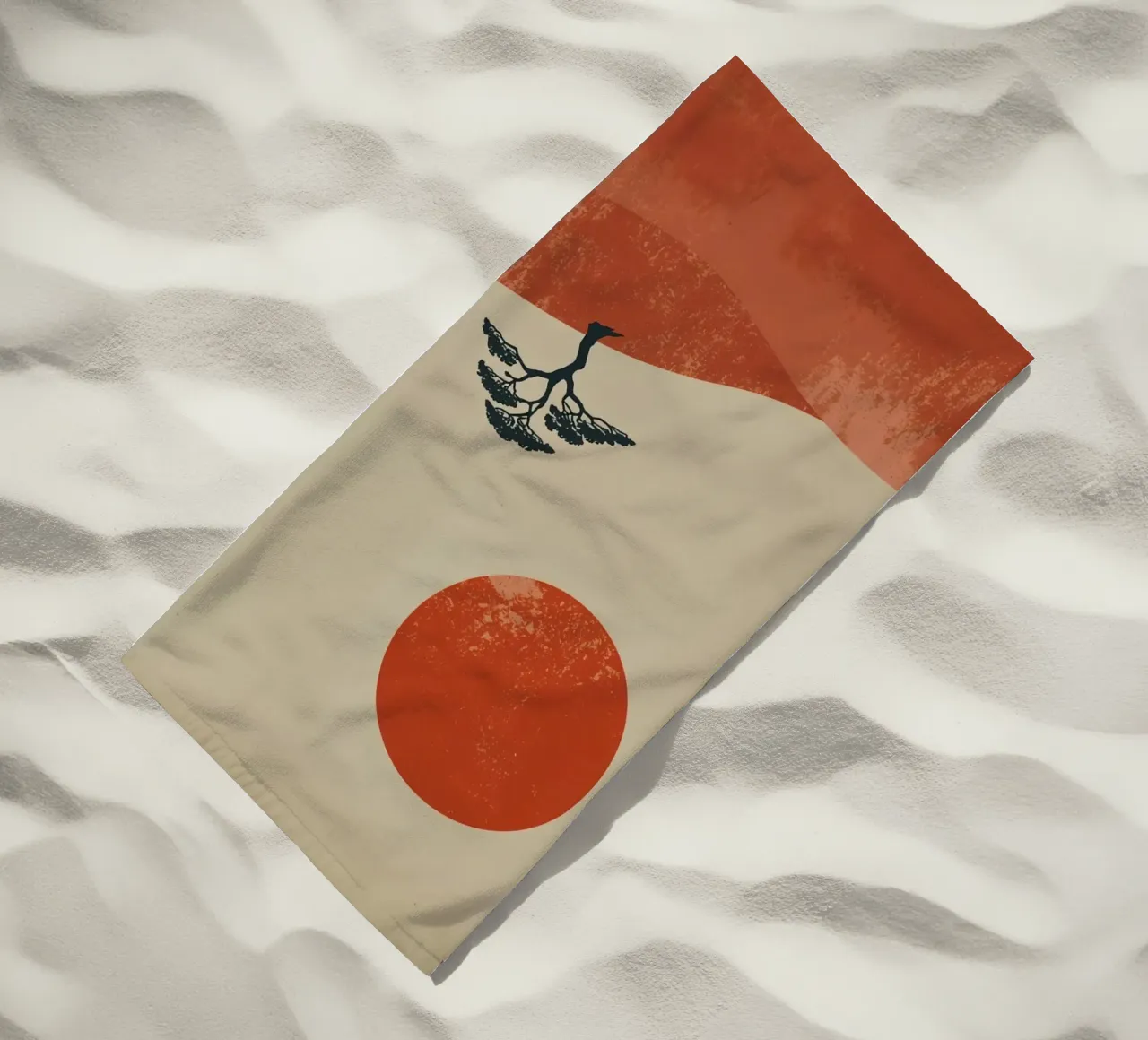 Sole rosso e albero sulle colline telo mare da DesignDoodle