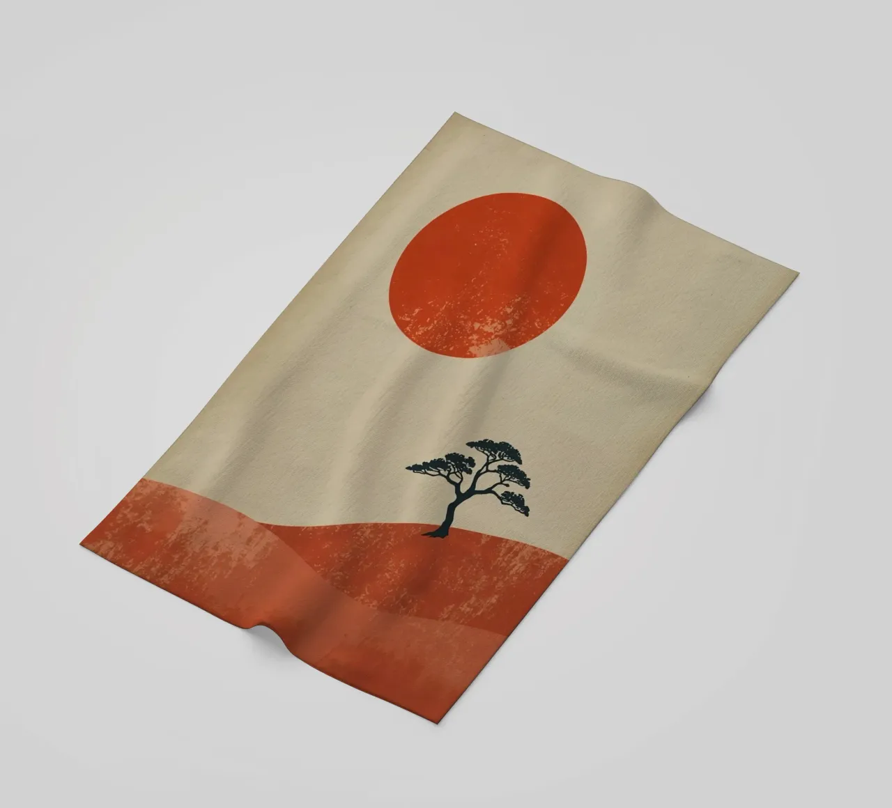 Sole rosso e albero sulle colline telo mare da DesignDoodle