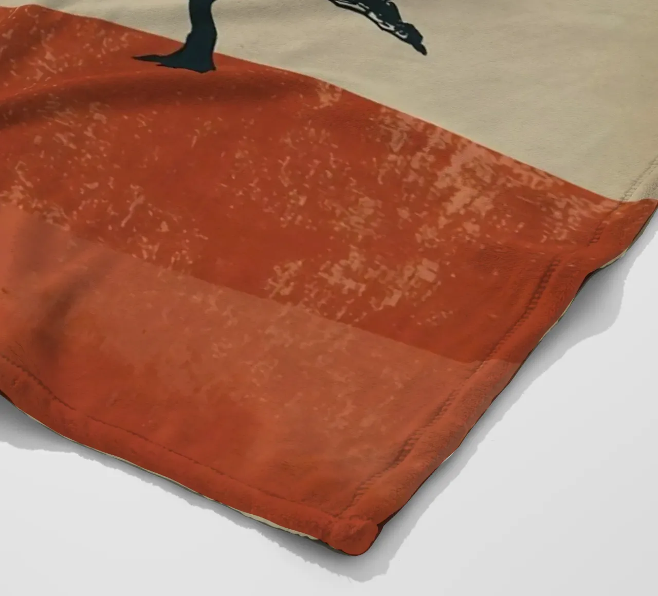 Sole rosso e albero sulle colline coperta in pile da DesignDoodle