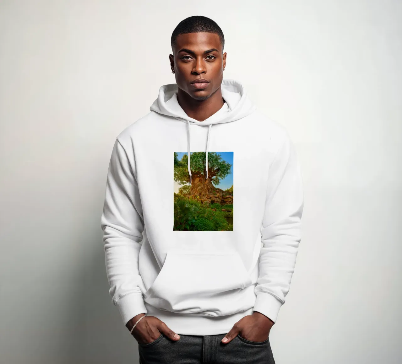 vecchio albero nella foresta felpa con cappuccio da tamarind