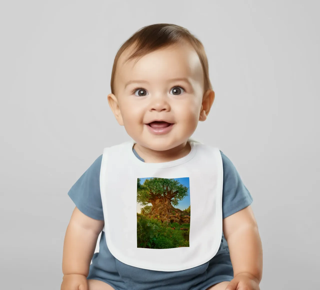 vecchio albero nella foresta bavaglino da tamarind