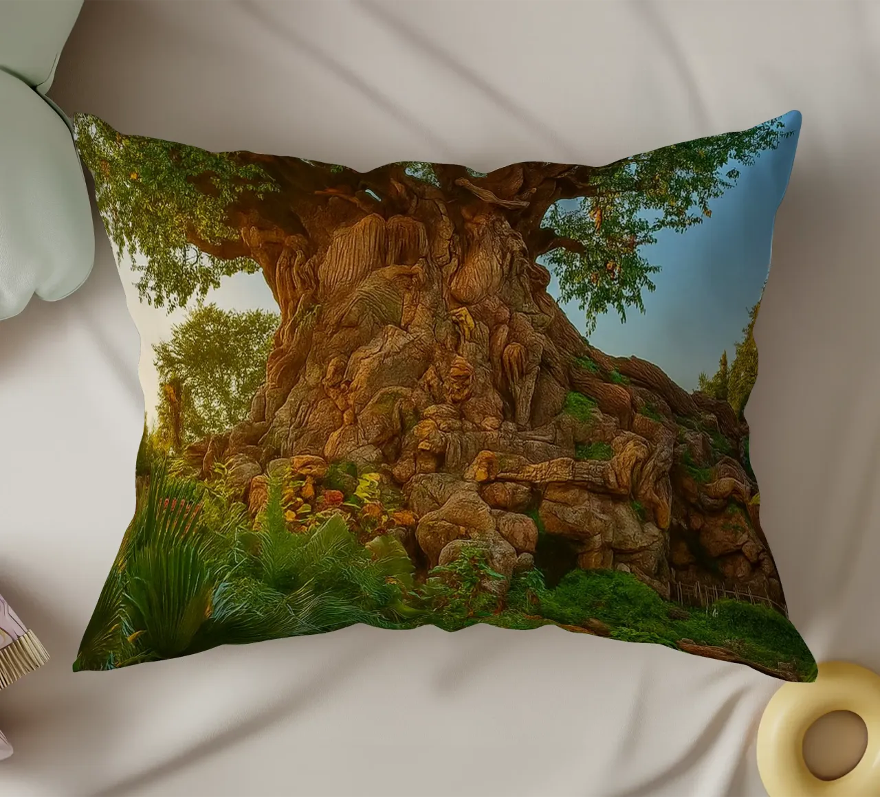 vecchio albero nella foresta cuscino da tamarind