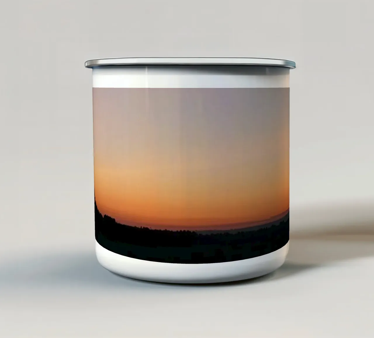 Silhouet landschap bij schemering emaille mok van DesignDoodle