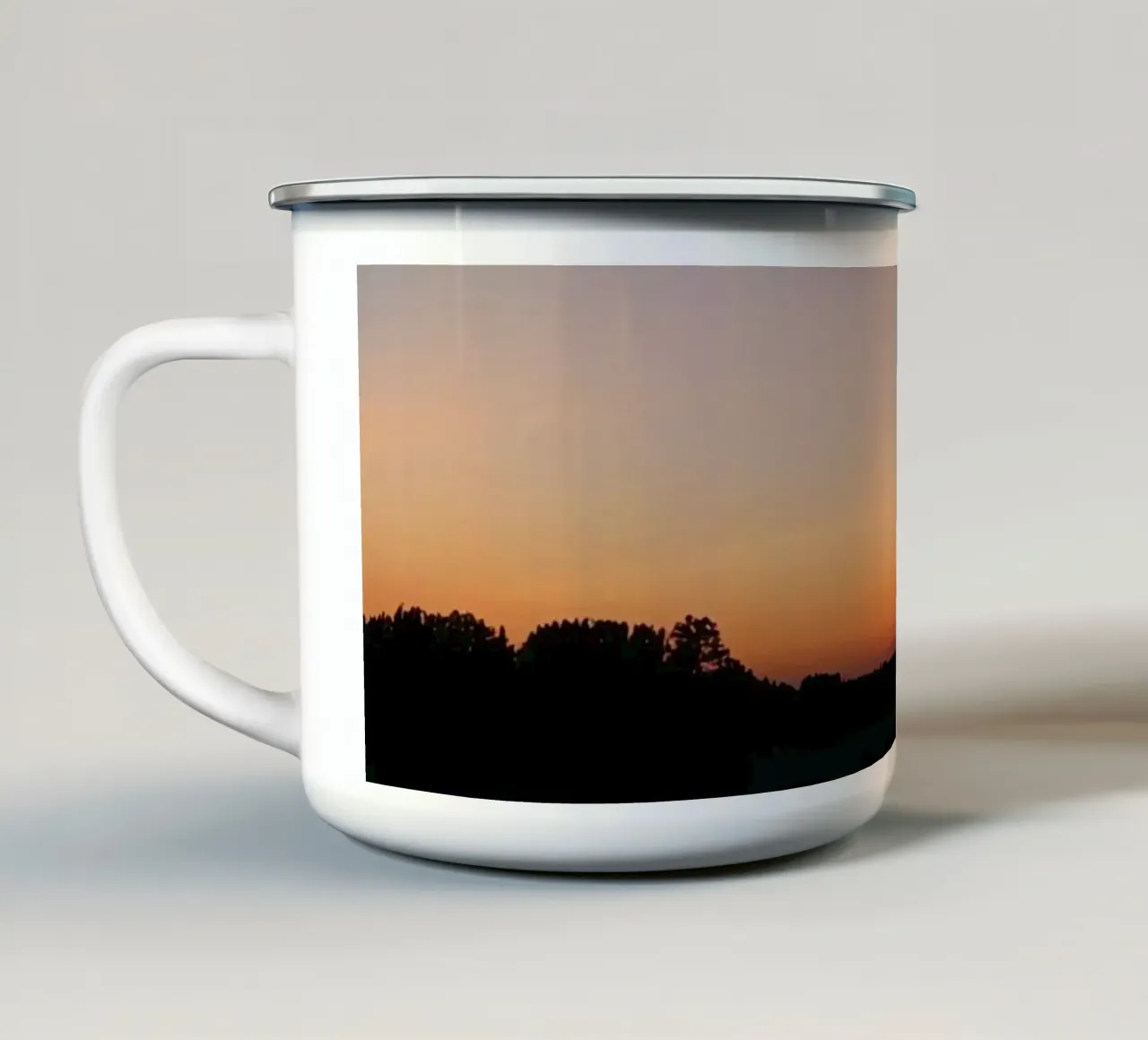 Silhouet landschap bij schemering emaille mok van DesignDoodle