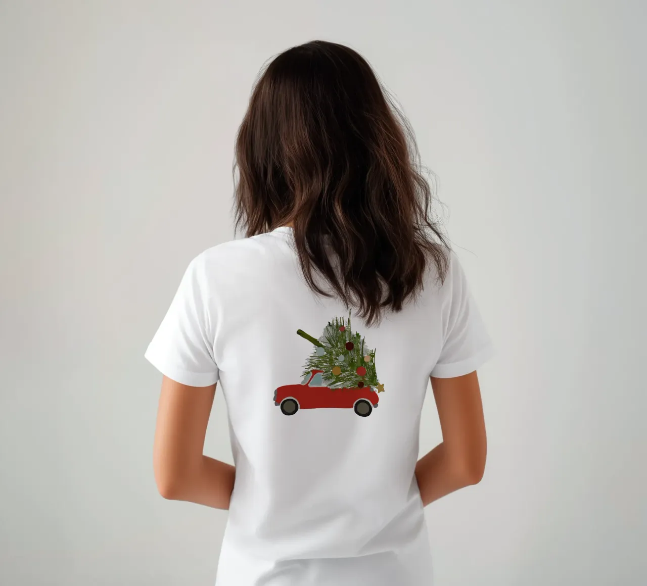Auto natalizia retrò con albero di Natale sul tetto Rosso t-shirt da Alisa Knöß