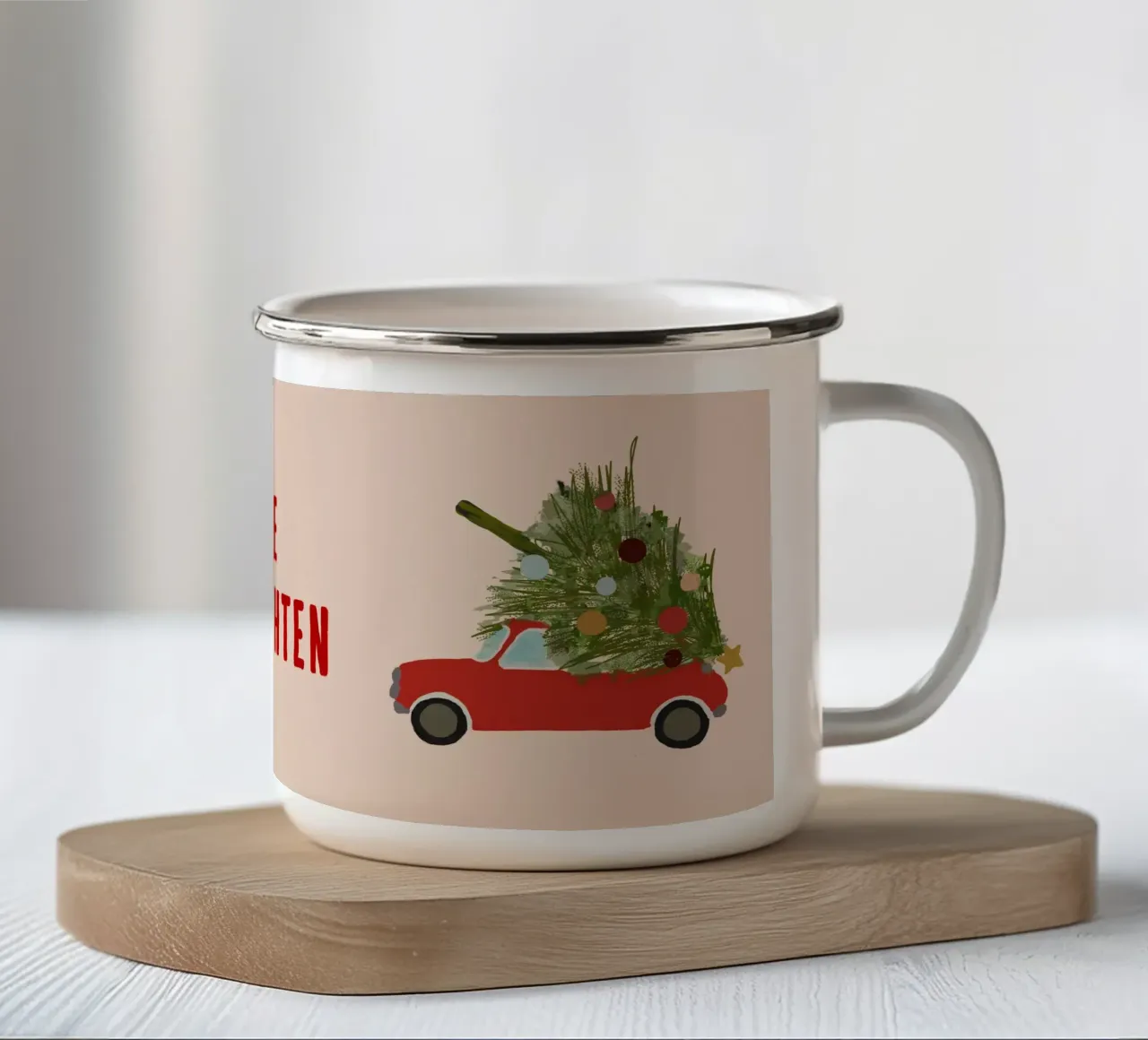 Retro Weihnachtsauto mit Weihnachtsbaum auf dem Dach Rot Emaille Tasse von Alisa Knöß
