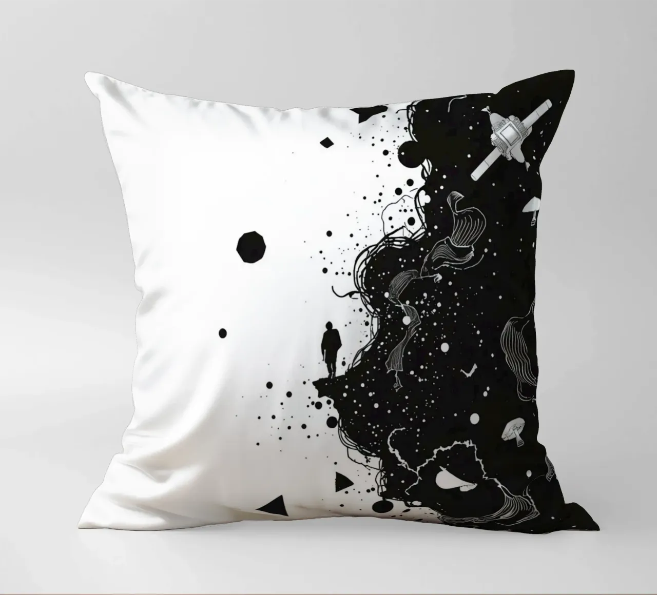 Silhouette auf Klippe Rand mit abstrakten himmlischen Formen Kissen von DesignDoodle