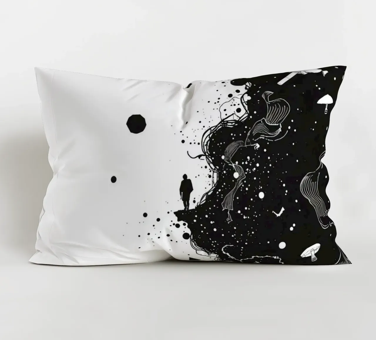 Silhouette auf Klippe Rand mit abstrakten himmlischen Formen Kissen von DesignDoodle