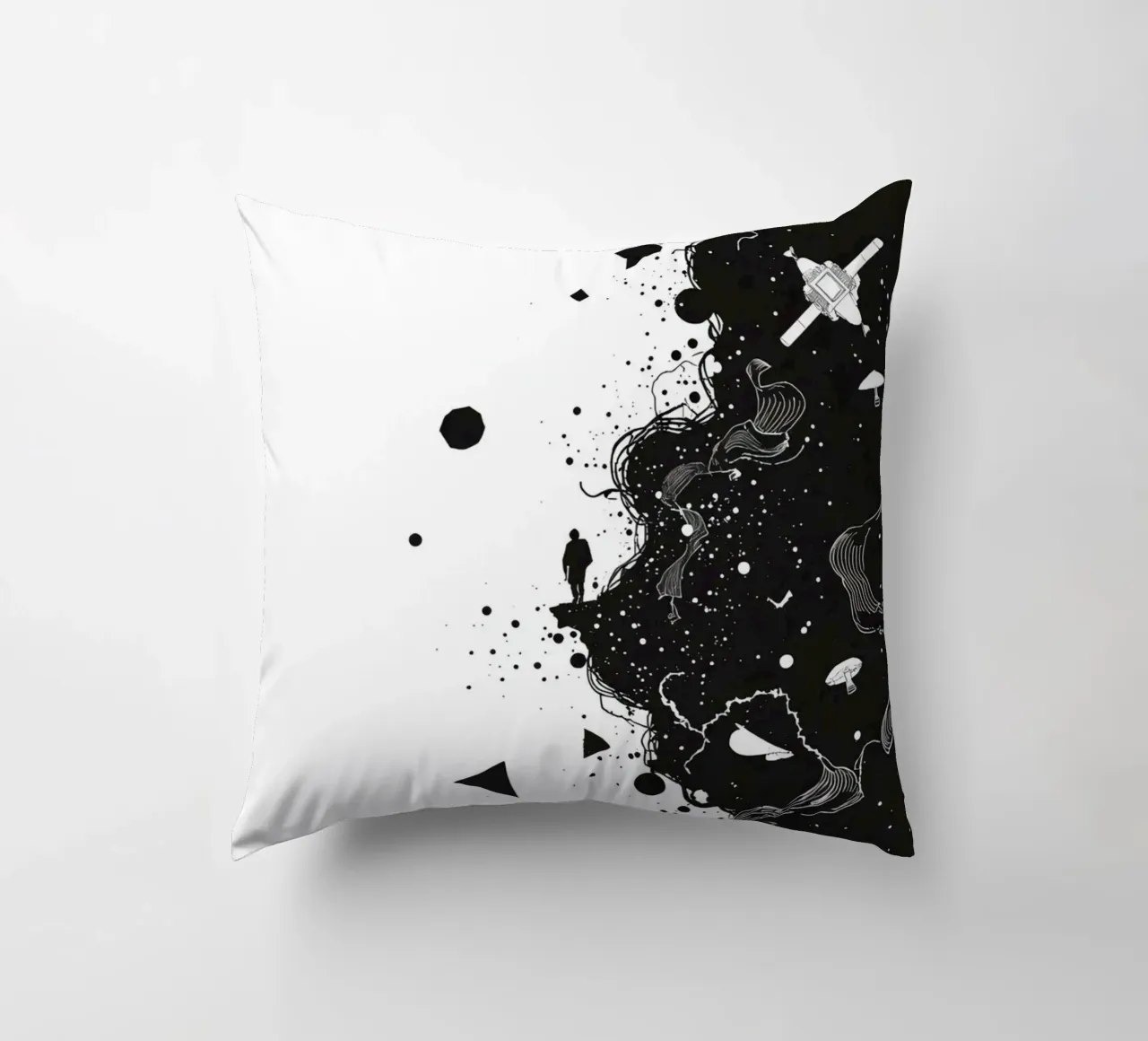 Silhouette sul bordo della scogliera con forme celestiali astratte cuscino da DesignDoodle