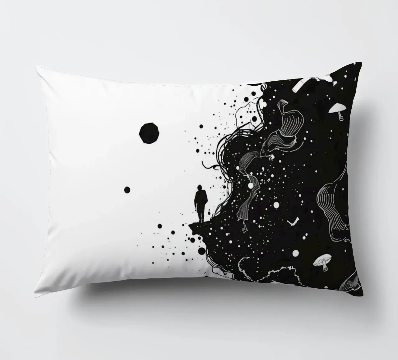 Silhouette auf Klippe Rand mit abstrakten himmlischen Formen Kissen von DesignDoodle