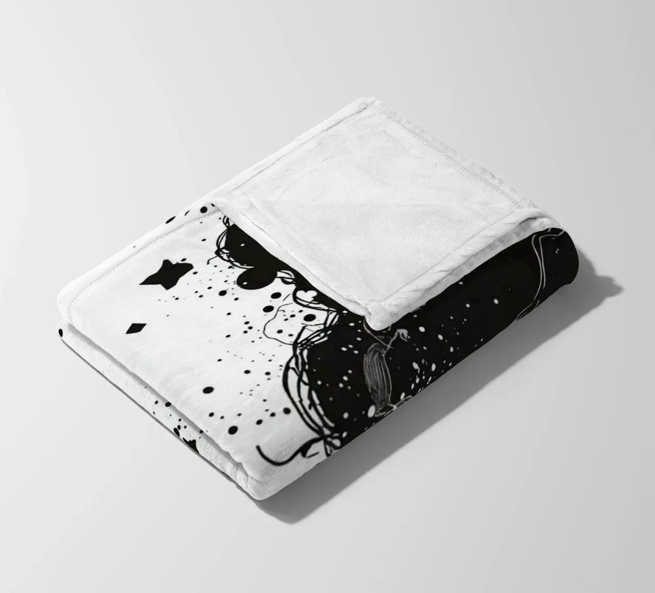 Silhouette auf Klippe Rand mit abstrakten himmlischen Formen Fleecedecke von DesignDoodle