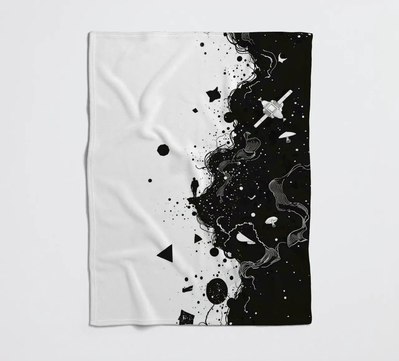 Silhouette auf Klippe Rand mit abstrakten himmlischen Formen Fleecedecke von DesignDoodle