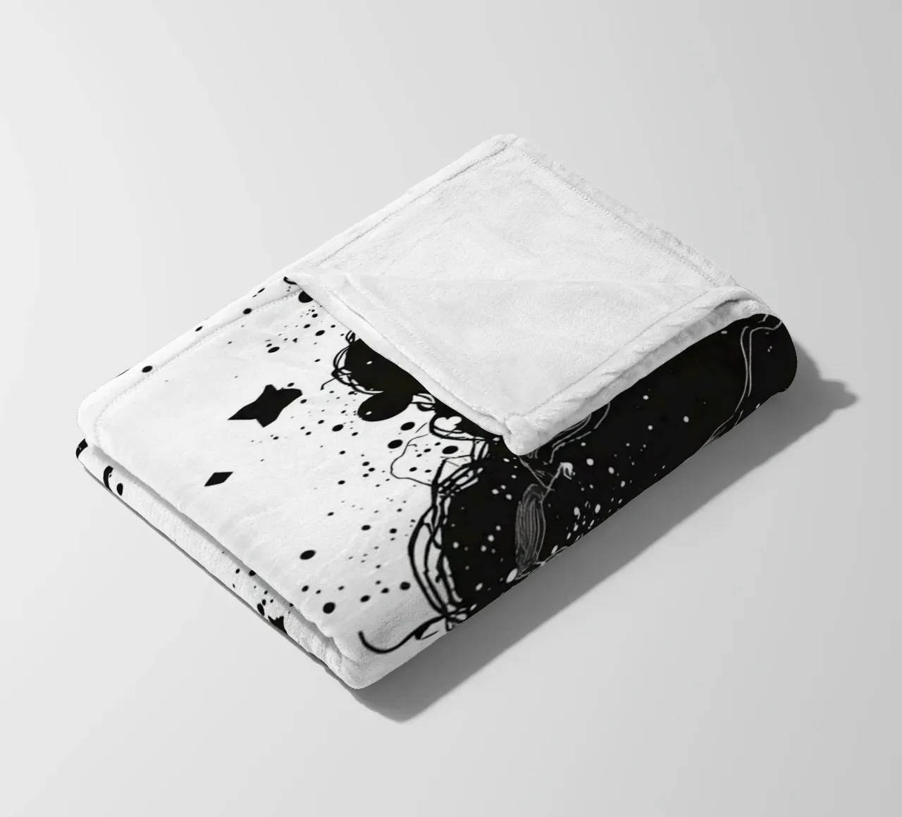 Silhouette auf Klippe Rand mit abstrakten himmlischen Formen Fleecedecke von DesignDoodle