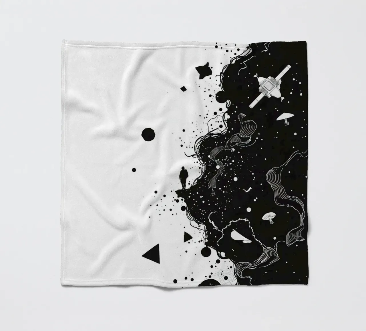 Silhouette auf Klippe Rand mit abstrakten himmlischen Formen Fleecedecke von DesignDoodle