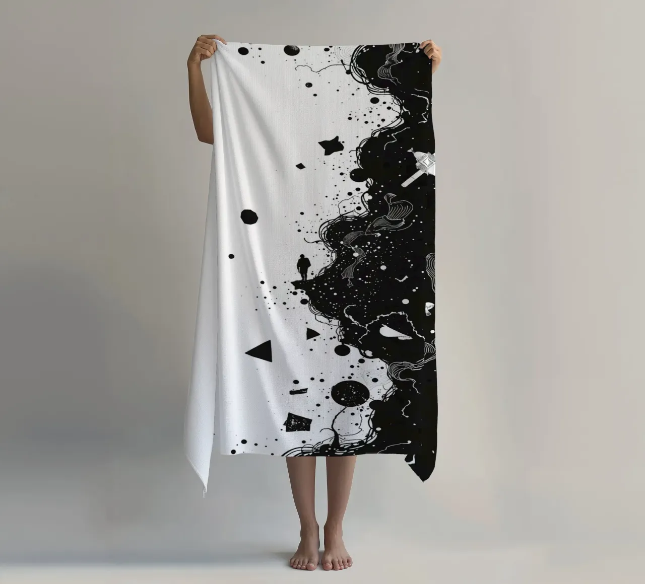 Silhouette sul bordo della scogliera con forme celestiali astratte telo mare da DesignDoodle