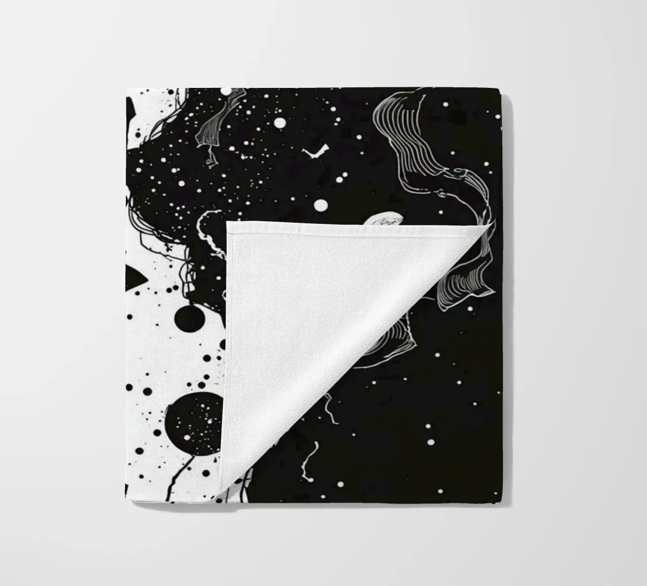 Silhouette sul bordo della scogliera con forme celestiali astratte telo mare da DesignDoodle