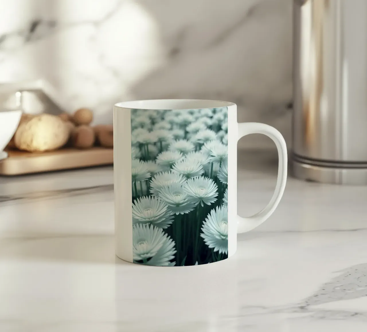 Sussurro luminoso: Un campo di fiori bianchi eterei tazza in ceramica da Artistic-shop