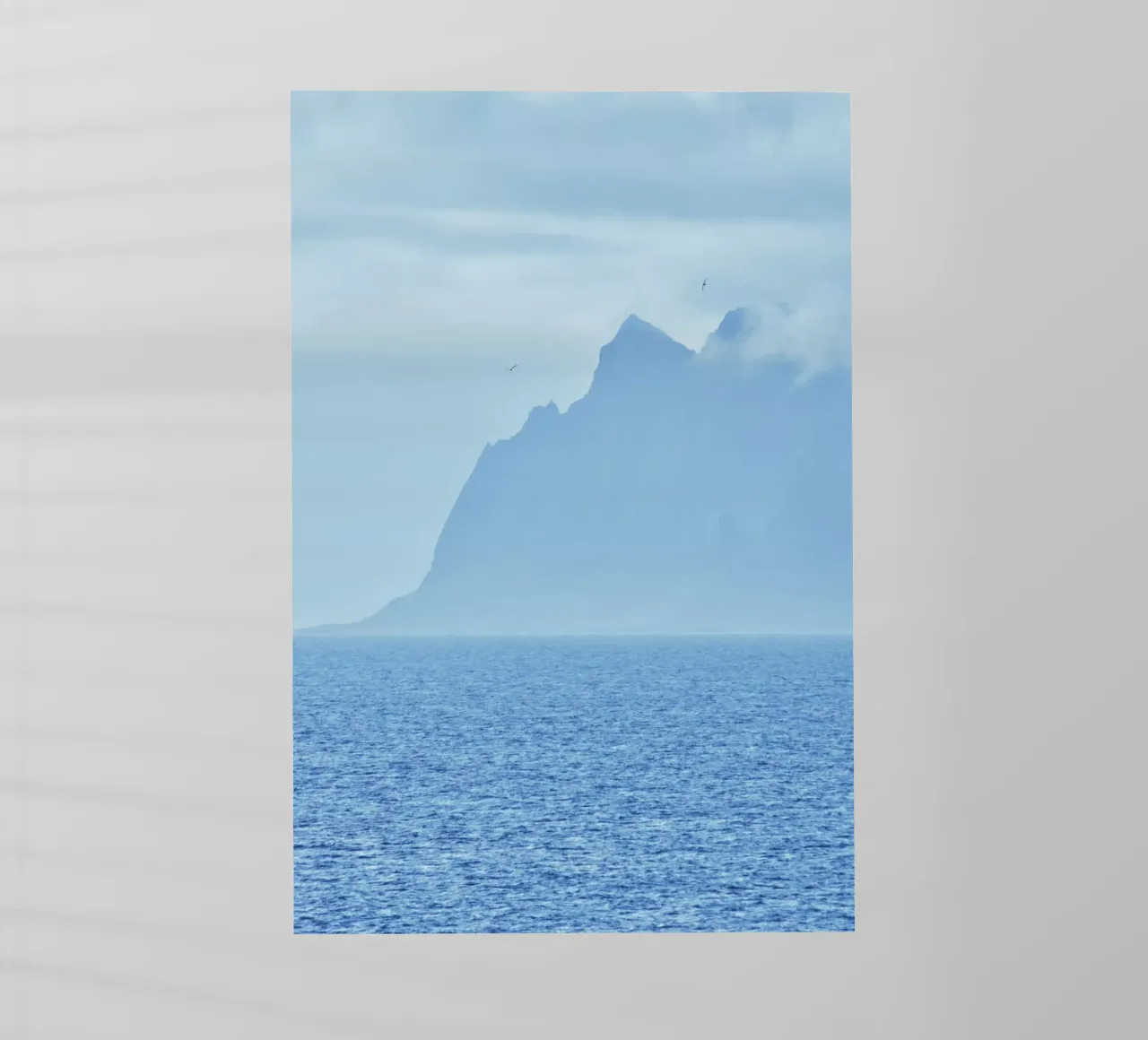 Mountains out of the sea pellicola backlit da Fjöllart