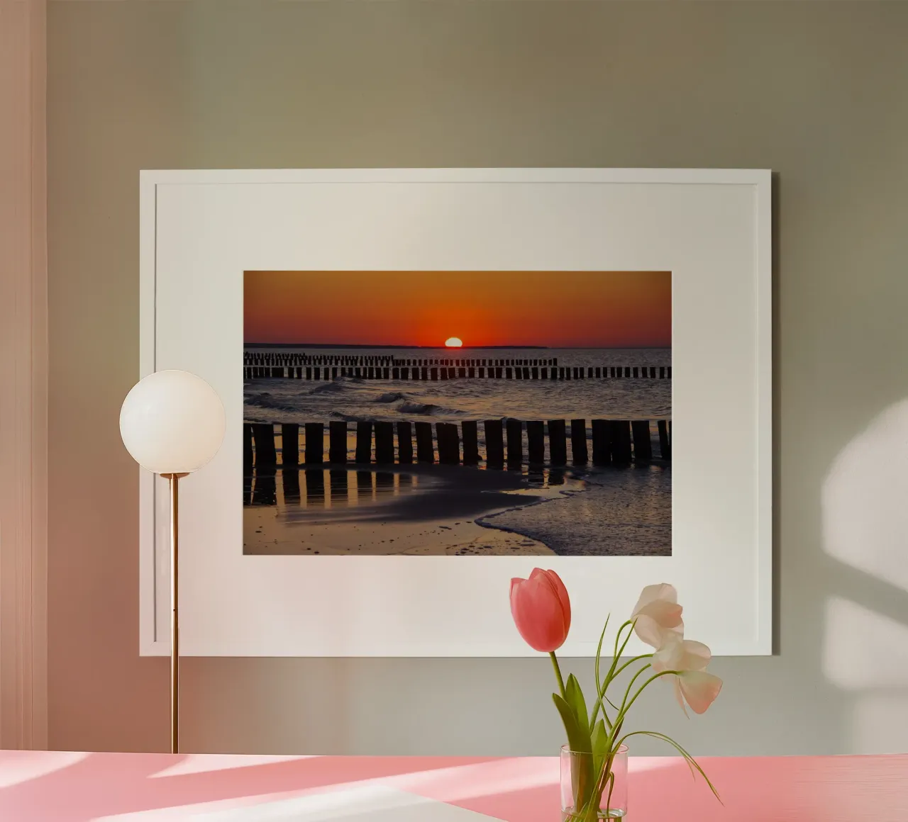 Sunset over the sea poster con telaio in plastica da Fjöllart