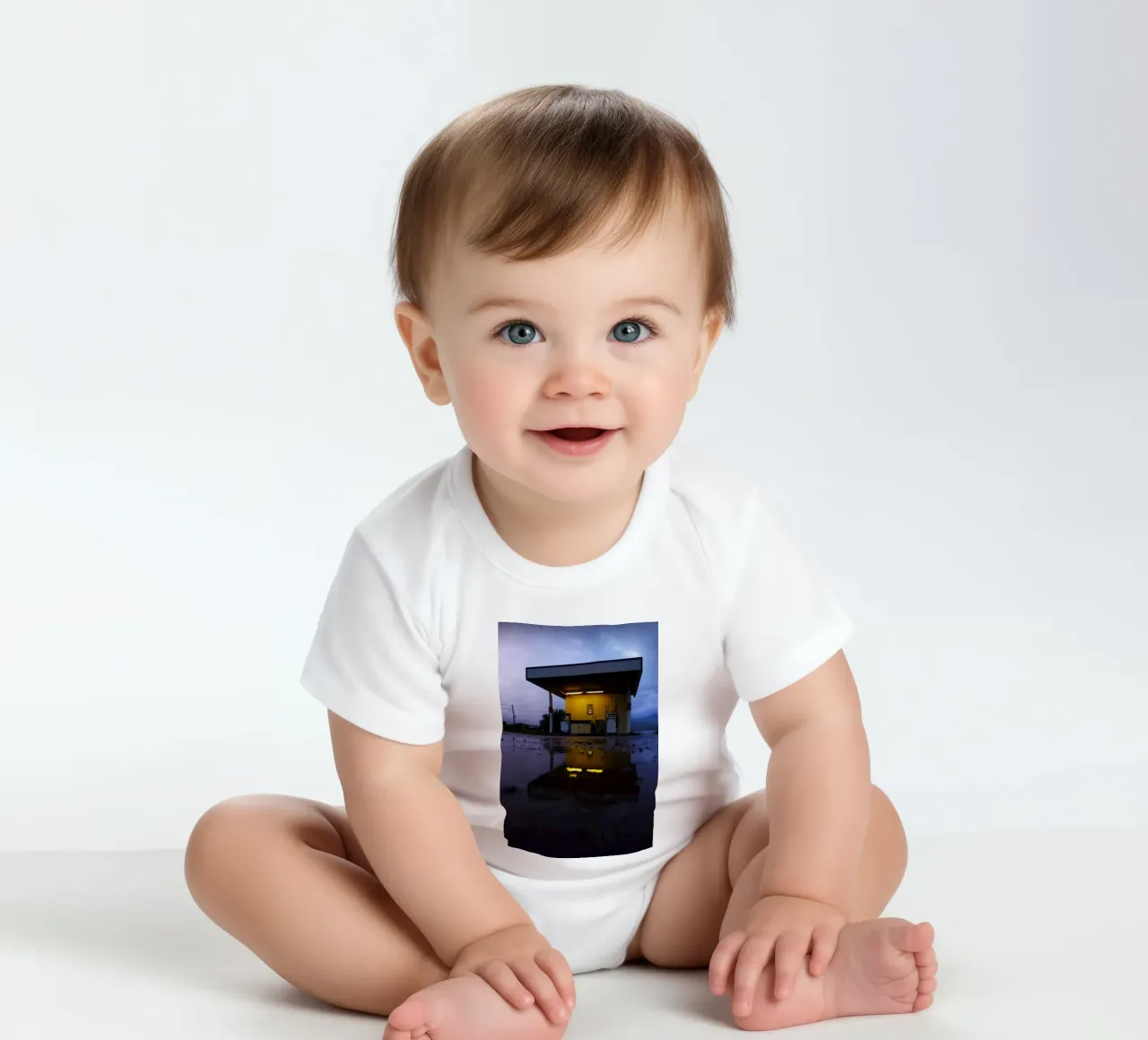 Lonely Gas Station short-sleeve baby romper by Fjöllart
