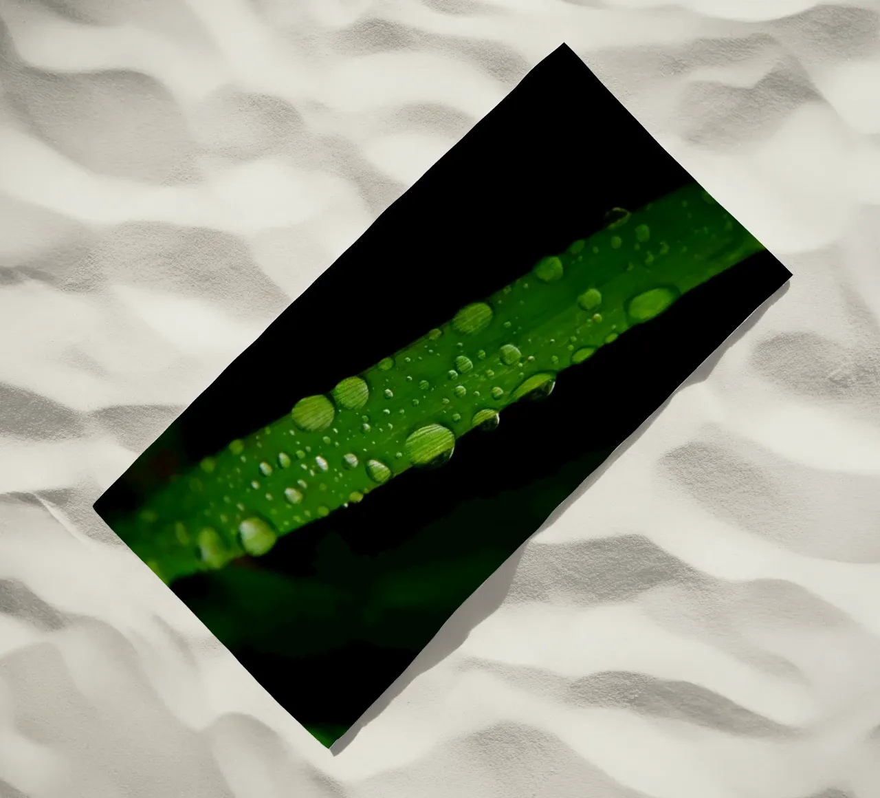Waterdrops on a blade of grass telo mare da Fjöllart