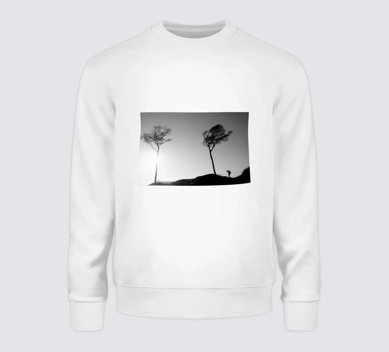 The photographer and the tree sweatshirt by Fjöllart