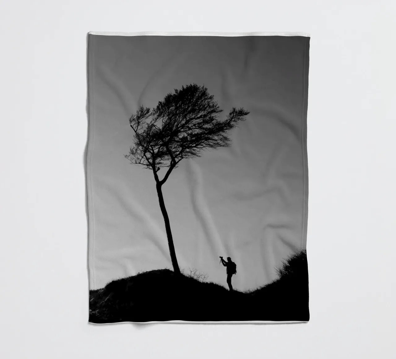 The photographer and the tree coperta in pile da Fjöllart