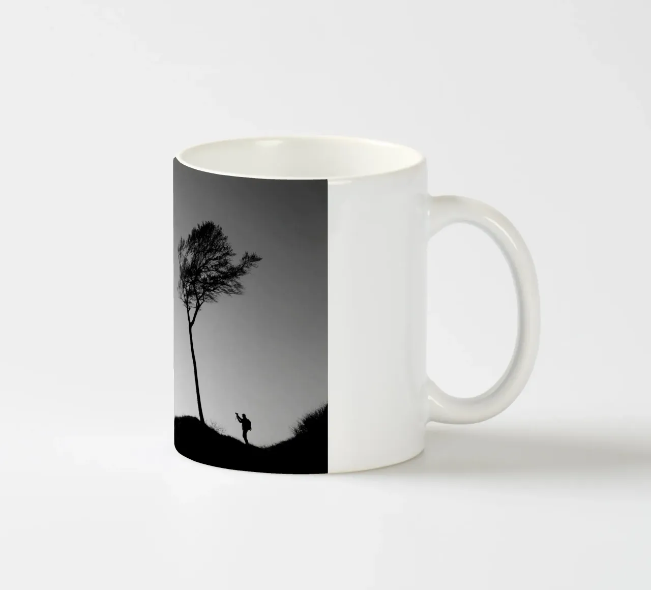 The photographer and the tree Keramik Tasse von Fjöllart