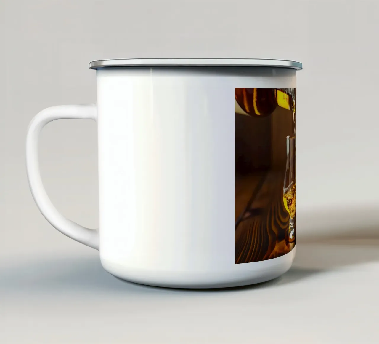 È tempo di whisky tazza in smalto da M-Ulrich-Digital Art