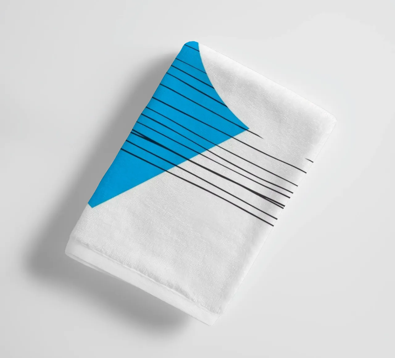 Negatieve geometrie badhanddoek van Kim Hubball Studio