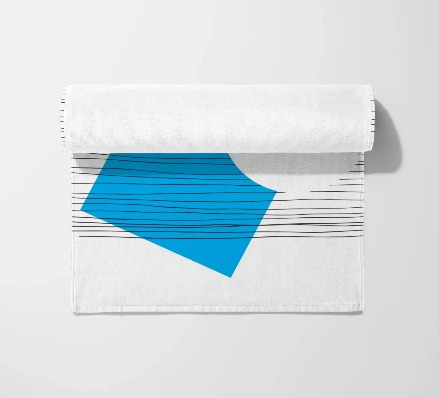 Géométrie négative serviette de plage de Kim Hubball Studio