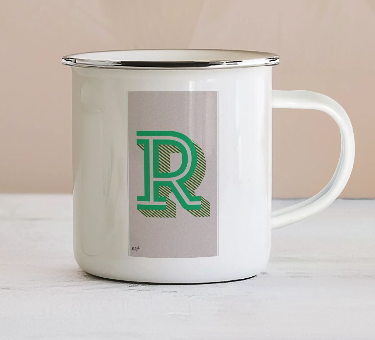 R tazza in smalto da Andreas Jarner