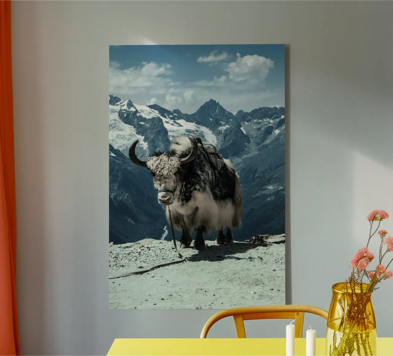 Yak in piedi su un sentiero di montagna tela da The Herringstore